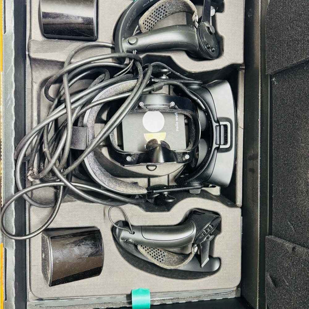 Valve VR Headset and Controllers - Black
